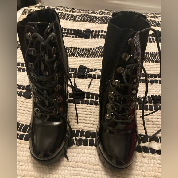 Black 🖤 Booties - Picture 6 of 9